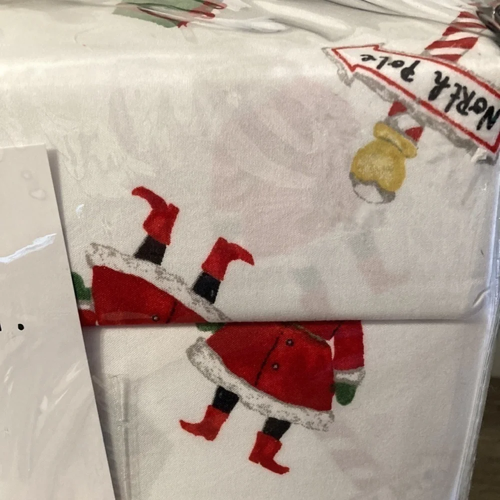 NWT Rae Dunn NORTH POLE SANTA AND MRS CLAUS TWIN CHRISTMAS SHEET SET